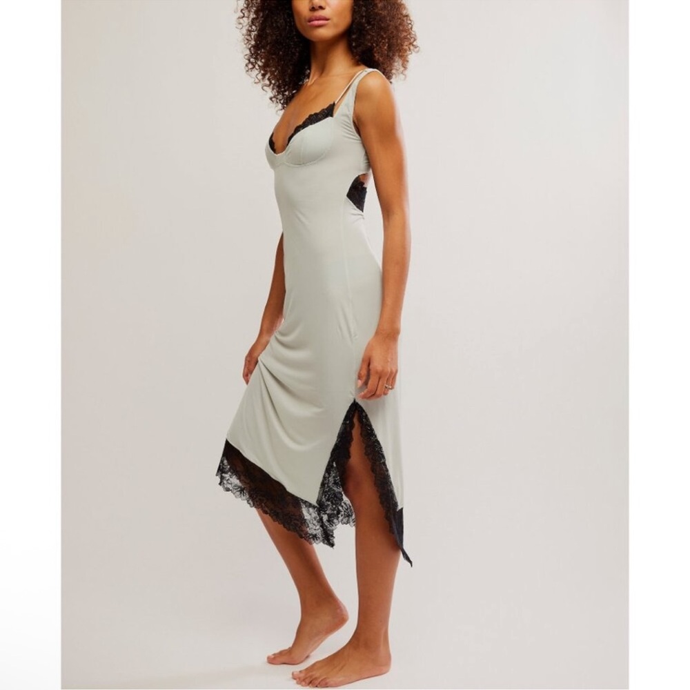 🎉LAST CHANCE🎉FREE PEOPLE Party Crasher Midi Slip /
Smoke Grey - Picture 2 of 7